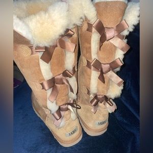 Size 9 women’s Bailey Bow II Tall Boot in the color Chestnut. Only worn once.